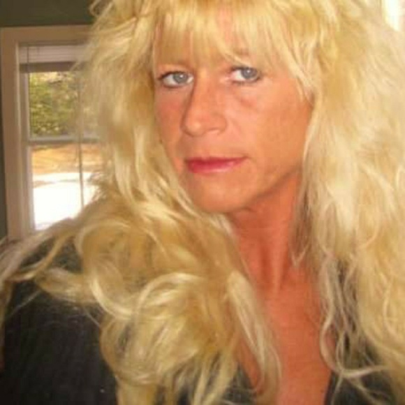 Meet your Posher, Karen - Picture 2 of 2